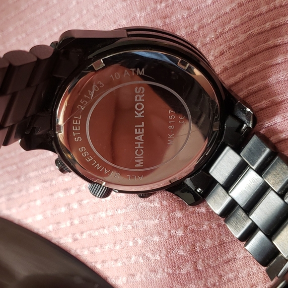 Michael Kors MK8147 Blacked Out Runway Chronograph Mens Watch - Picture 4 of 8